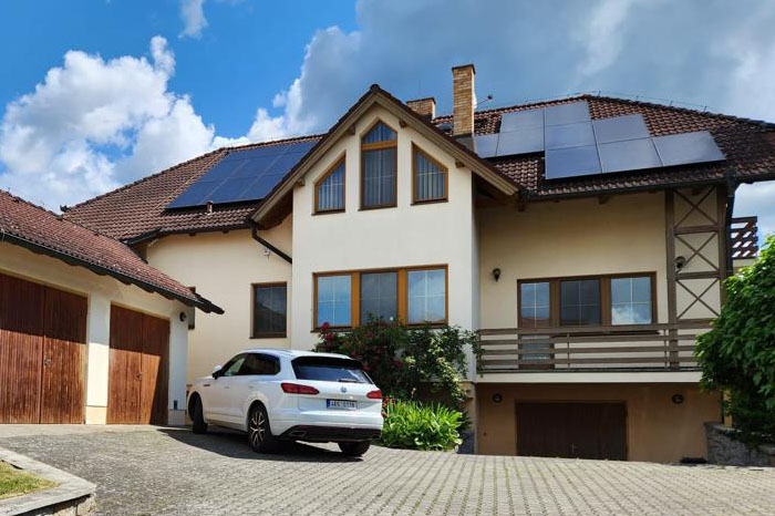 Realizacja w Czechach - aluminiowa stolarka okienna ze złotymi szprosami