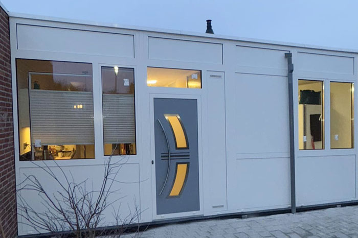 Aluminiowa zabudowa wejściowa