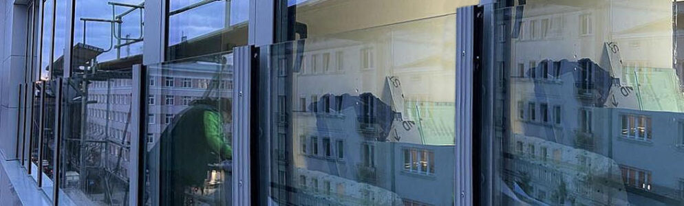 Okna z szklanym balkonem francuskim