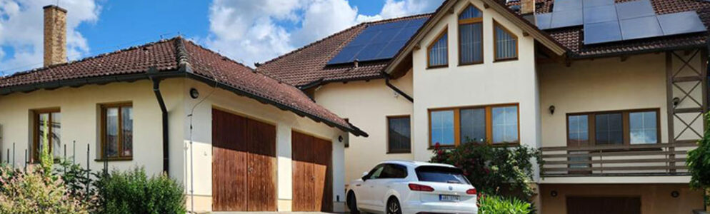 Aluminiowa stolarka okienna ze złotymi szprosami - Czechy