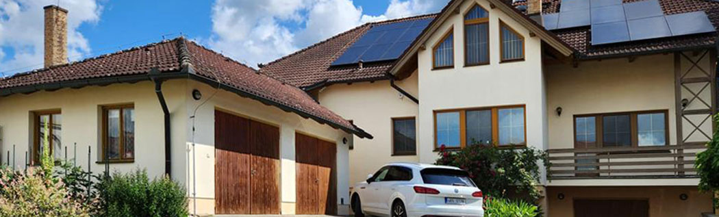 Aluminiowa stolarka okienna ze złotymi szprosami - Czechy